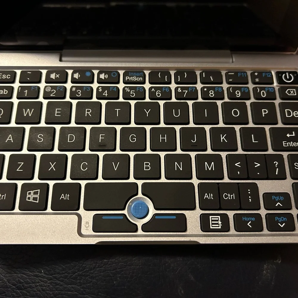 GPD Compact Mini Laptop - Picture 2 of 11